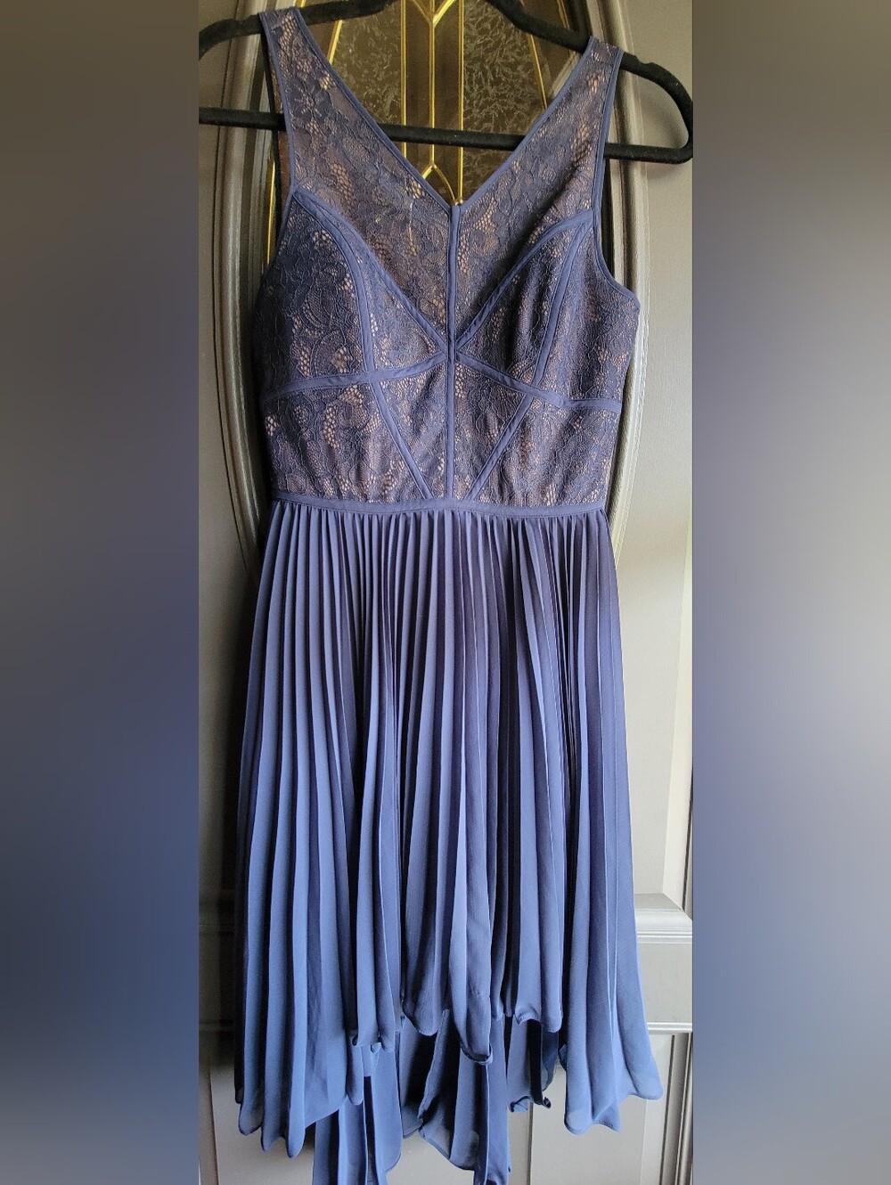BCBG Lace Bodice Pleated Midi Dress - Dusty Blue size 4